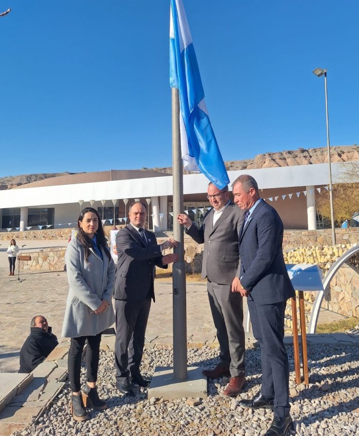 9 de Julio en Anchipurac: celebración con inauguración de mástil y bandera nacional