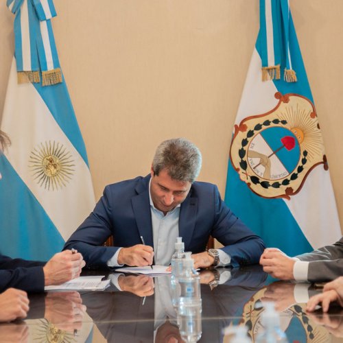 El gobernador Uñac firmó un convenio con la Junta de Seguridad en Transporte