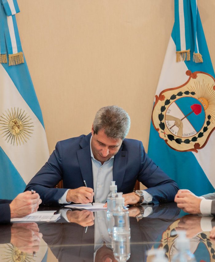 El gobernador Uñac firmó un convenio con la Junta de Seguridad en Transporte