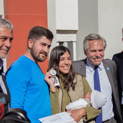 El presidente Fernández acompañó a Sergio Uñac en la entrega del barrio Gran Libertador