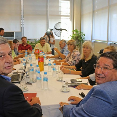 Paritaria docente: el gobierno provincial ofreció un 27% de aumento en tres tramos más cláusula gatillo