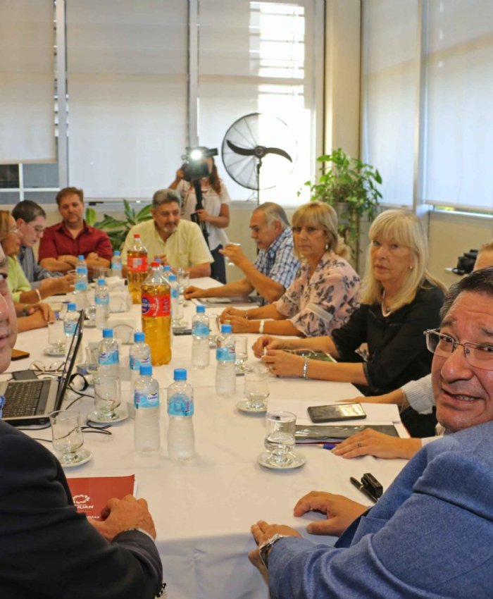 Paritaria docente: el gobierno provincial ofreció un 27% de aumento en tres tramos más cláusula gatillo