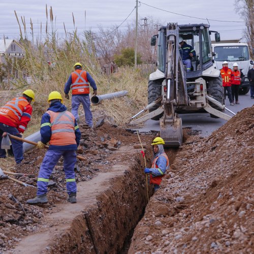 El gobernador recorrió una obra de agua potable que beneficiará a casi 40 mil habitantes