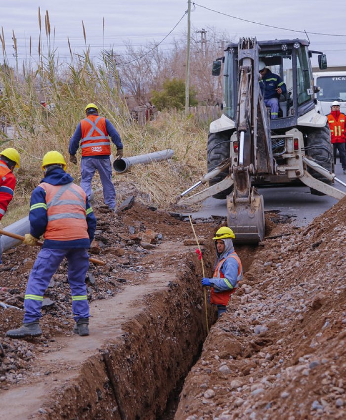 El gobernador recorrió una obra de agua potable que beneficiará a casi 40 mil habitantes
