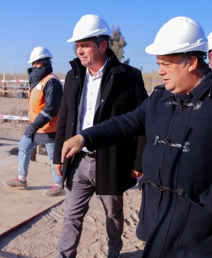 Orrego recorrió las obras del Hospital de Angaco