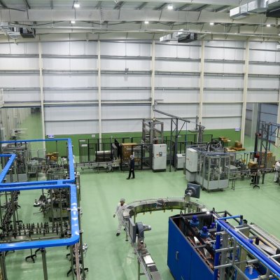 Orrego participó de la inauguración de una planta modelo de envasado de aceite de oliva en Sarmiento