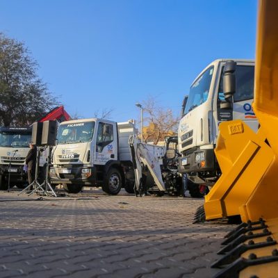 Orrego entregó 10 movilidades y máquinas que permitirán mejorar el servicio de Obras Sanitarias en San Juan