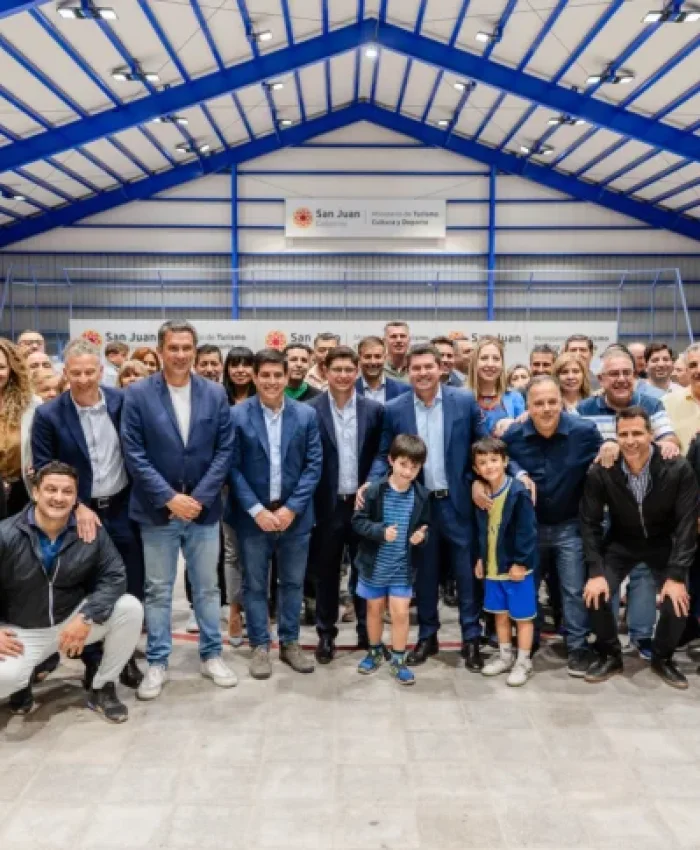 Orrego inauguró obras de modernización en la cancha de hockey del Camping Centro Comercial de Santa Lucía