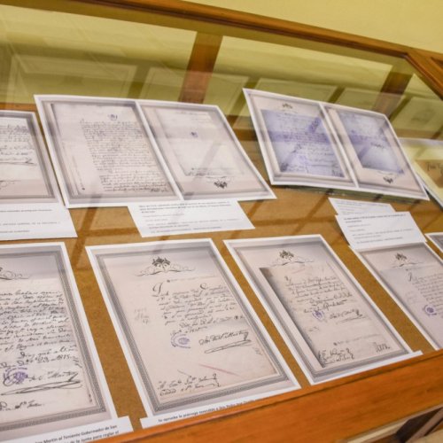 Una muestra reúne documentos inéditos sobre San Martín y Sarmiento