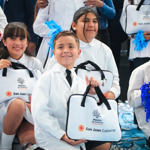 Orrego comenzó la entrega de netbooks para estudiantes de 5.º y 6.º Grado