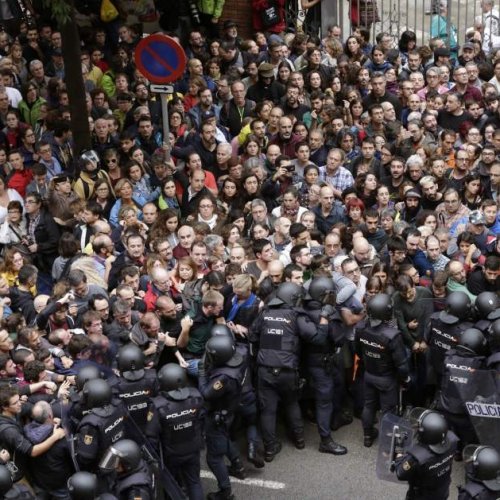 Días claves en Cataluña: los catalanes han votado, desafiaron al contingente de guardias civiles y policías para poder decidir sobre su futuro como nación independiente.