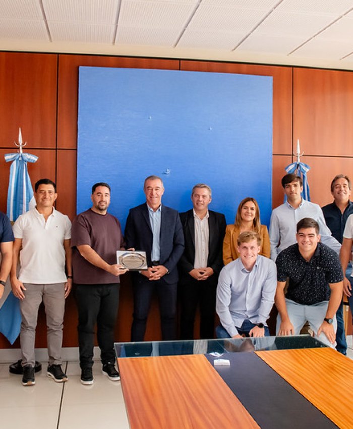 Entregaron reconocimiento a delegación del Club Universitario de Rugby