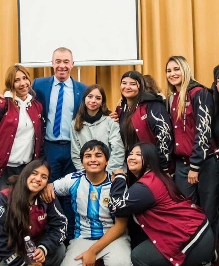 San Juan Escribe 2026 llegó a la Escuela Normal Superior Sarmiento para convocar a nuevos talentos literarios