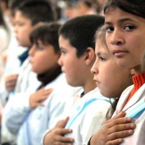 El ajuste llegó a las asignaciones de miles de chicos