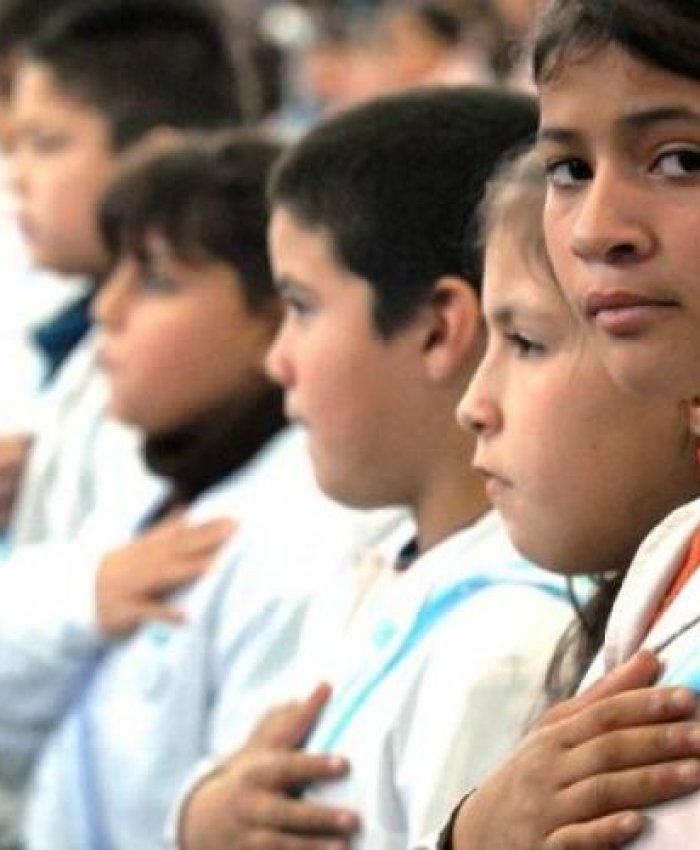 El ajuste llegó a las asignaciones de miles de chicos