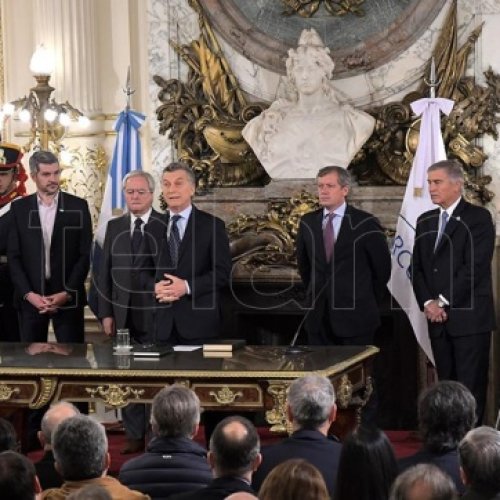 Finocchiaro asumió al frente de Educación y Aguad en Defensa