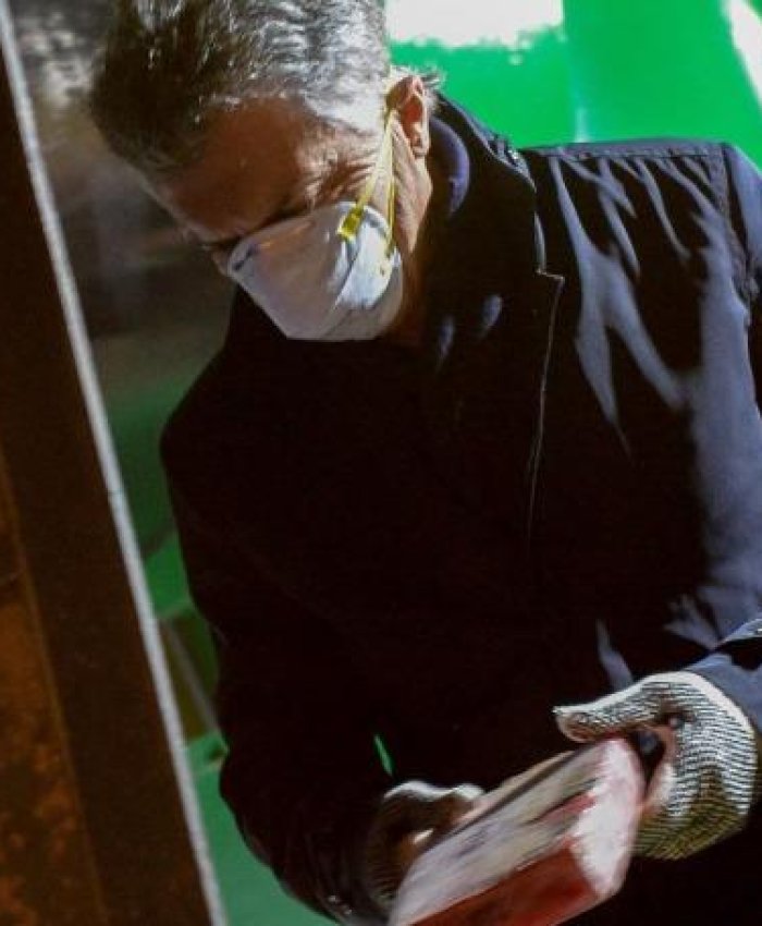 Macri no supo como usar los guantes de trabajo y estallaron las redes sociales
