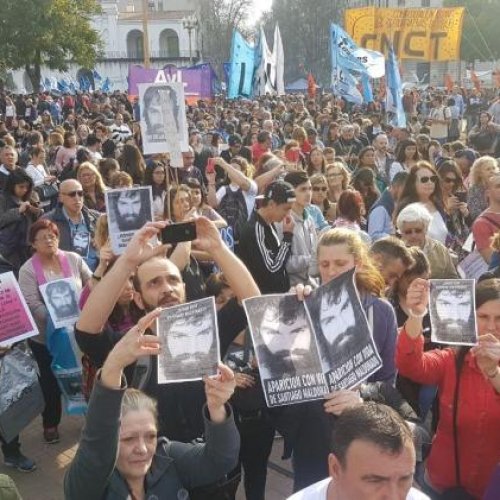 Marcha por Santiago Maldonado: exigieron «una investigación seria e imparcial» y pidieron la renuncia de Bullrich