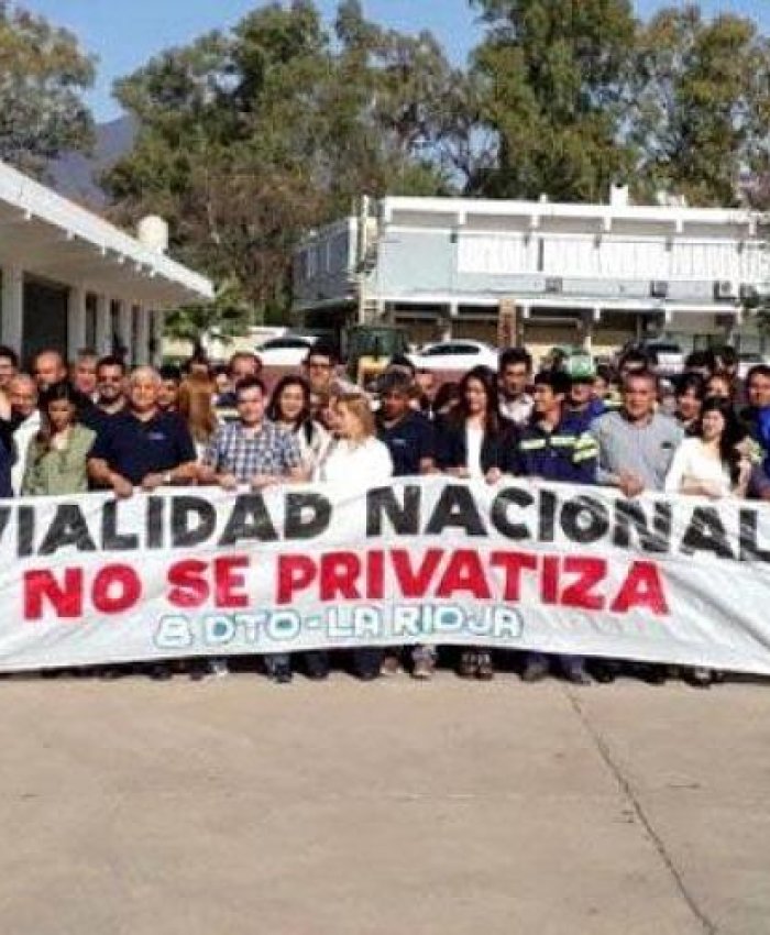 Trabajadores de Vialidad Nacional se manifiestan contra la privatización del organismo en todo el país