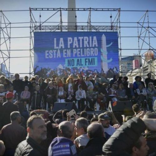 «La Patria no se rinde»: nueva movilización contra la llegada del FMI