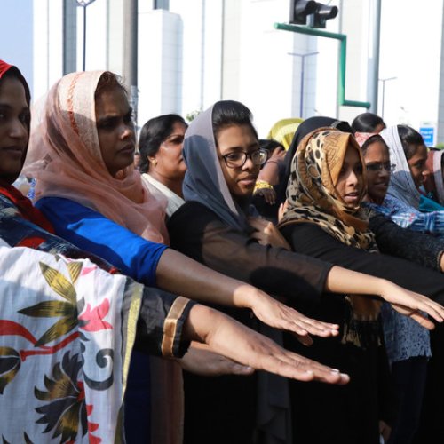 Mujeres indias forman un muro humano por la igualdad de género en Kochi, en el sur de Kerala. AFP / AFP