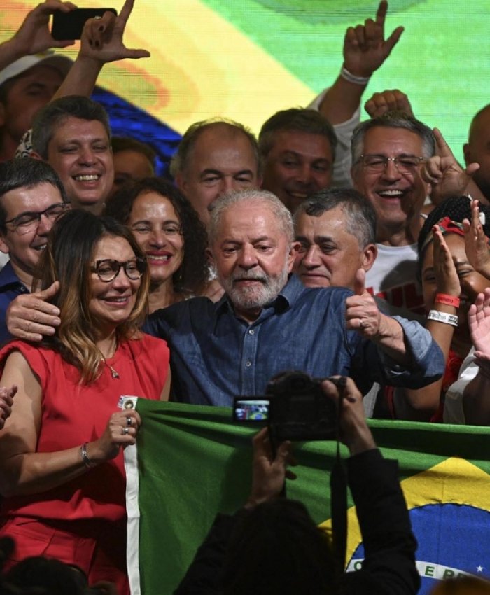 
Scioli contó que Alberto Fernández pudo saludar a Lula vía telefónica desde su celular y allí quedaron en encontrarse./ Foto: Leo Vaca.