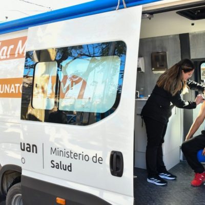 El Vacunatorio Móvil se encuentra en la Plaza Gertrudis Funes