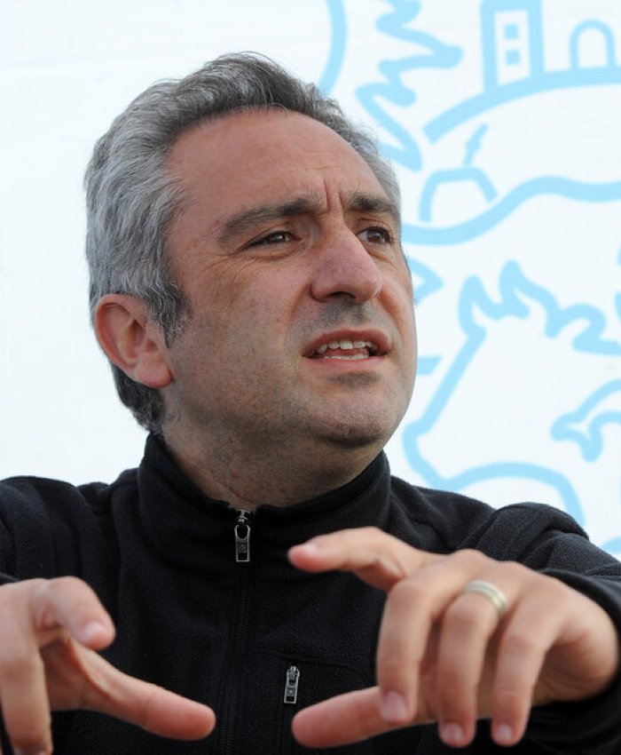 Larroque: internas en el FdT y posible candidatura de CFK