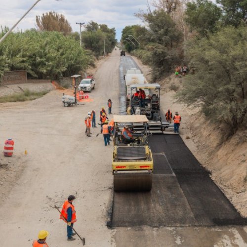 Avanza el asfalto en la calle Eugenio Flores y los vecinos de Jáchal empiezan a ver el cambio