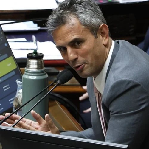 El gobierno nacional quiere aprobar una ley para que los periodistas presenten declaración jurada como los funcionarios