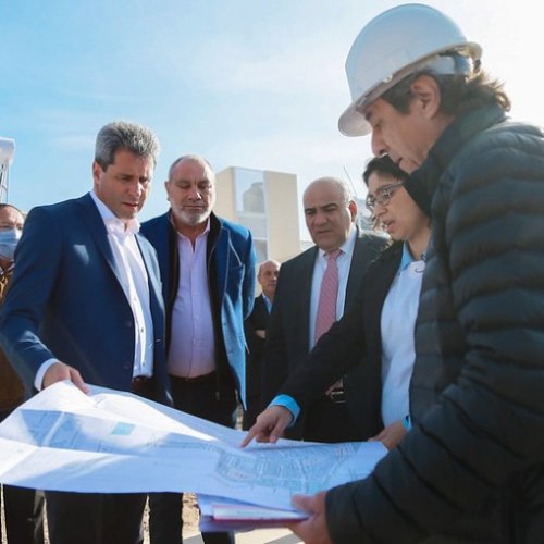 El gobernador y Juan Manzur recorrieron las obras de barrios en construcción en Rivadavia