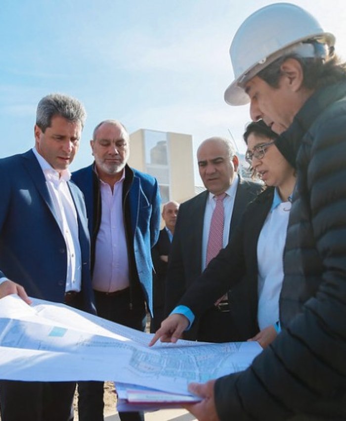 El gobernador y Juan Manzur recorrieron las obras de barrios en construcción en Rivadavia