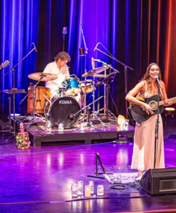 Jornada cultural y artística por el 8M en los jardines del Chalet Cantoni