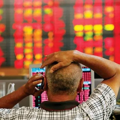 El Riesgo País se dispara encima de 900 puntos y la caída de activos argentinos se profundiza