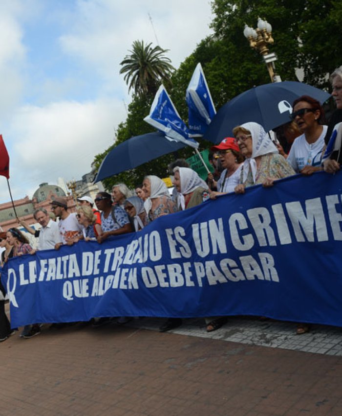 Multitudinaria marcha de la resistencia contra el Gobierno