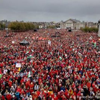 Miles de personas se manifestaron en Ámsterdam exigiendo al gobierno acciones para detener el genocidio israelí en Palestina