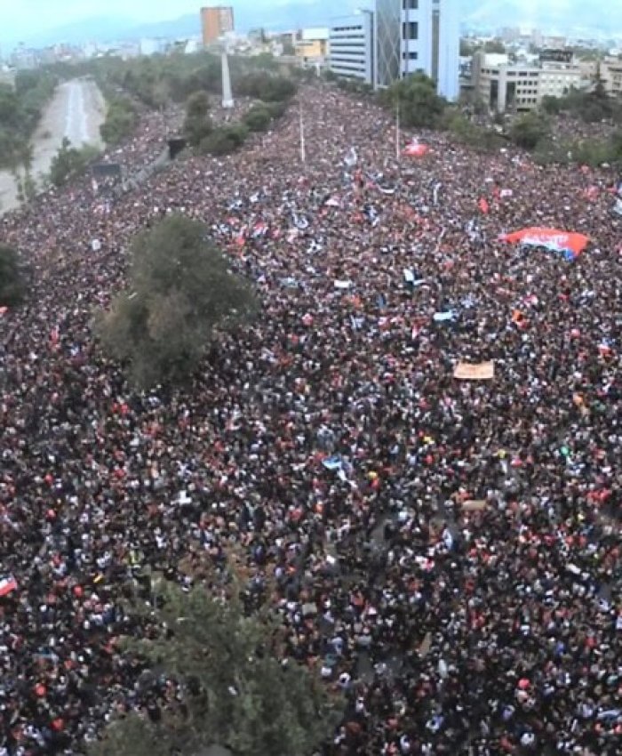 Chile despertó: más de un millón de personas marchan  en medio del estallido social