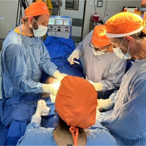 Jornada de cirugía mamaria en el Hospital Rawson fortaleció la capacitación médica con tecnología en tiempo real