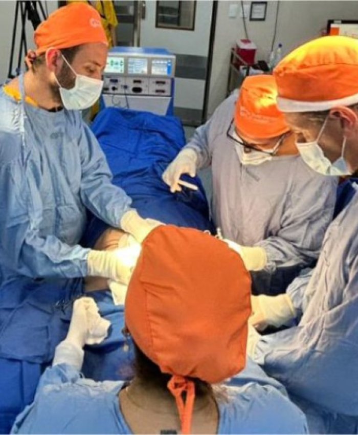 Jornada de cirugía mamaria en el Hospital Rawson fortaleció la capacitación médica con tecnología en tiempo real