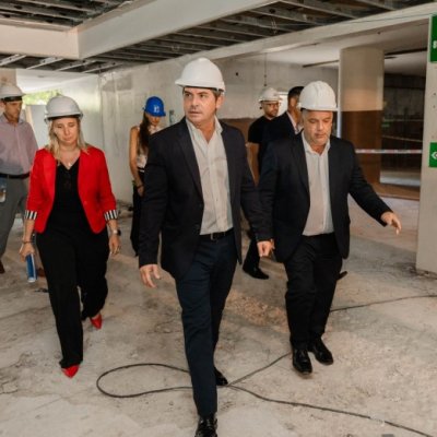 Orrego recorrió las obras de remodelación del Teatro Sarmiento