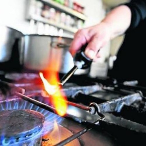 Tarifazos: pronostican nuevas subas de luz y gas de un 30% hasta fin de año