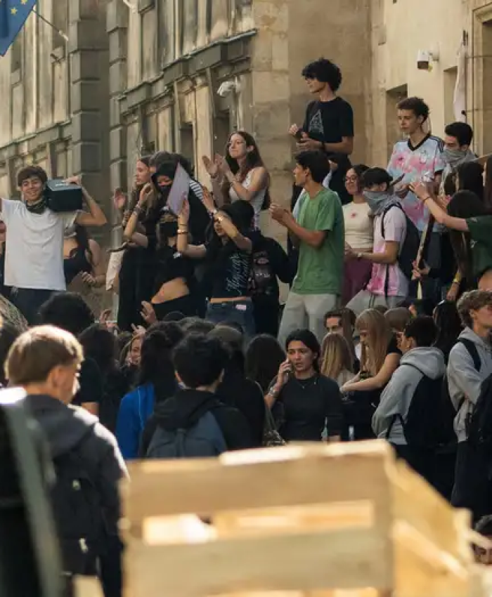 FRANCIA: miles de estudiantes se movilizan en contra los recortes y la precariedad en el sistema educativo