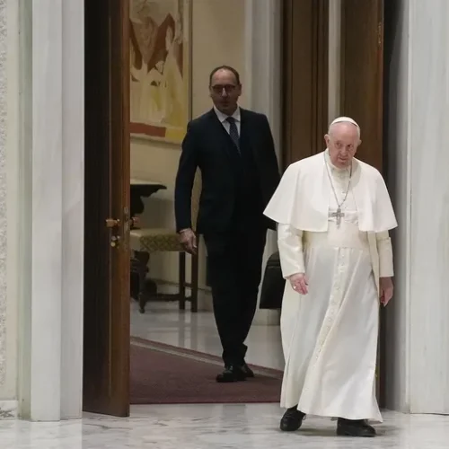 El Papa se presentó en la embajada rusa a expresar su «preocupación por la guerra»