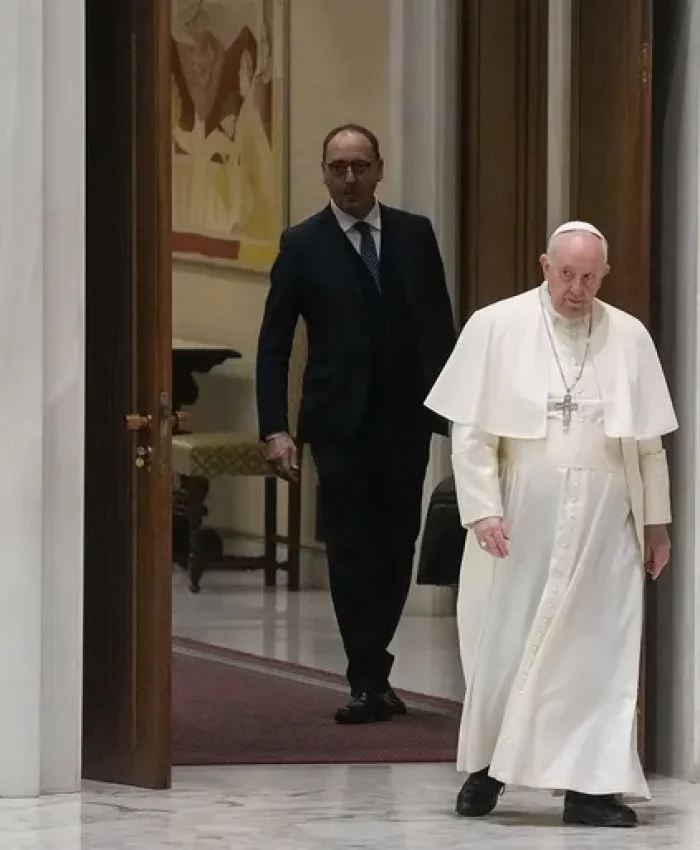 El Papa se presentó en la embajada rusa a expresar su «preocupación por la guerra»