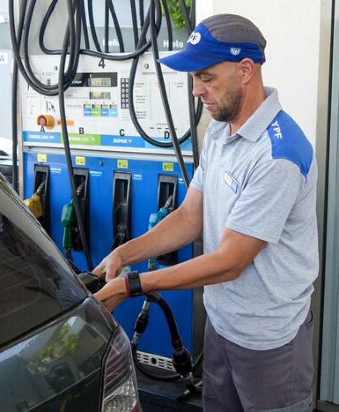 Aumento de Nafta: ¿cuánto subió desde que Milei asumió?. Imagen: NA