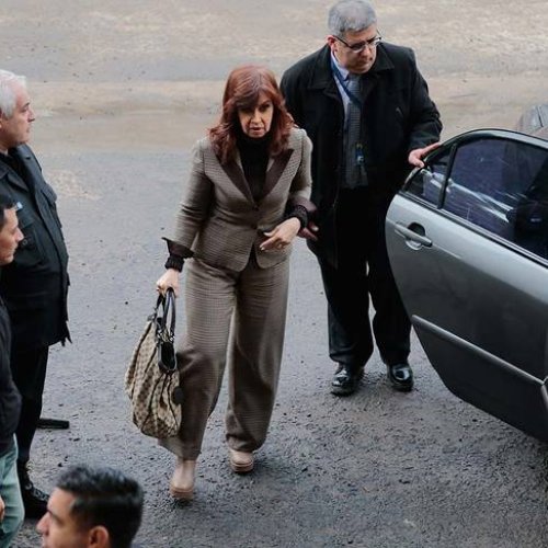 Juicio a CFK: la ex presidenta llega a tribunales con apoyo de distinto sectores