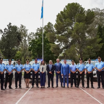 Orrego encabezó el relevo del subjefe policial, presentó la nueva plana mayor y entregó movilidades para reforzar la seguridad