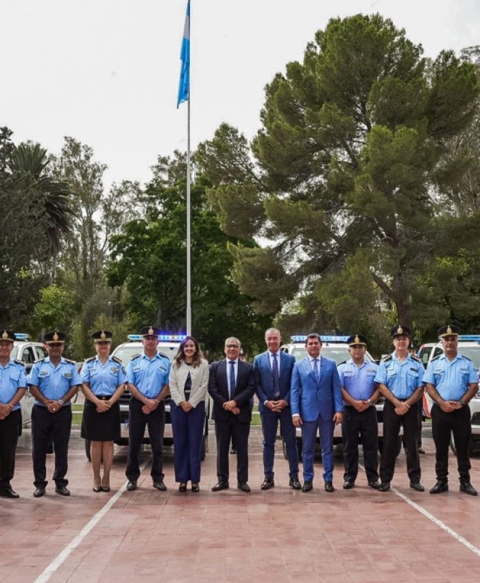 Orrego encabezó el relevo del subjefe policial, presentó la nueva plana mayor y entregó movilidades para reforzar la seguridad