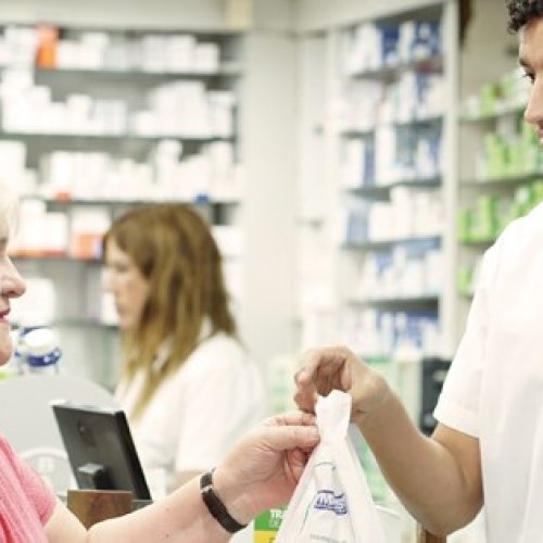 PAMI: con un cronograma especial para garantizar el distanciamiento físico, comienza la vacunación contra la gripe en las farmacias de todo el país