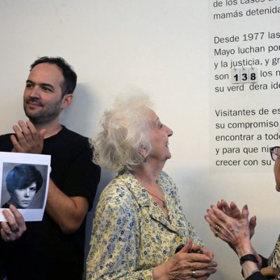 Abuelas de Plaza de Mayo celebran una nueva restitución de identidad. . Imagen: AFP